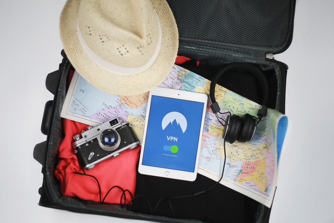 Traveling Without Moving: Expanding Horizons with VR Headsets in Virtual Tourism